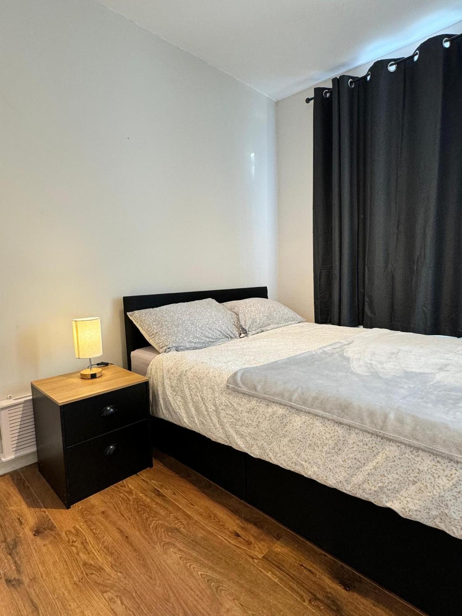 Double Bedroom In Private Home- Canning Town By Excel Gazde/Camere de închiriat