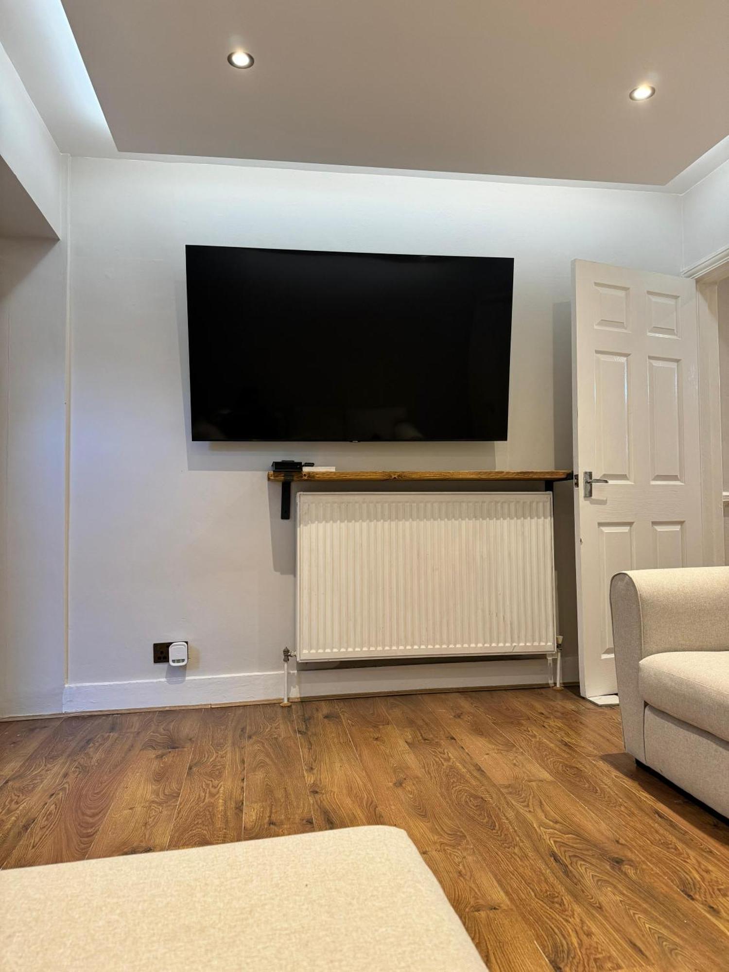 Gazde/Camere de închiriat Double Bedroom In Private Home- Canning Town By Excel *